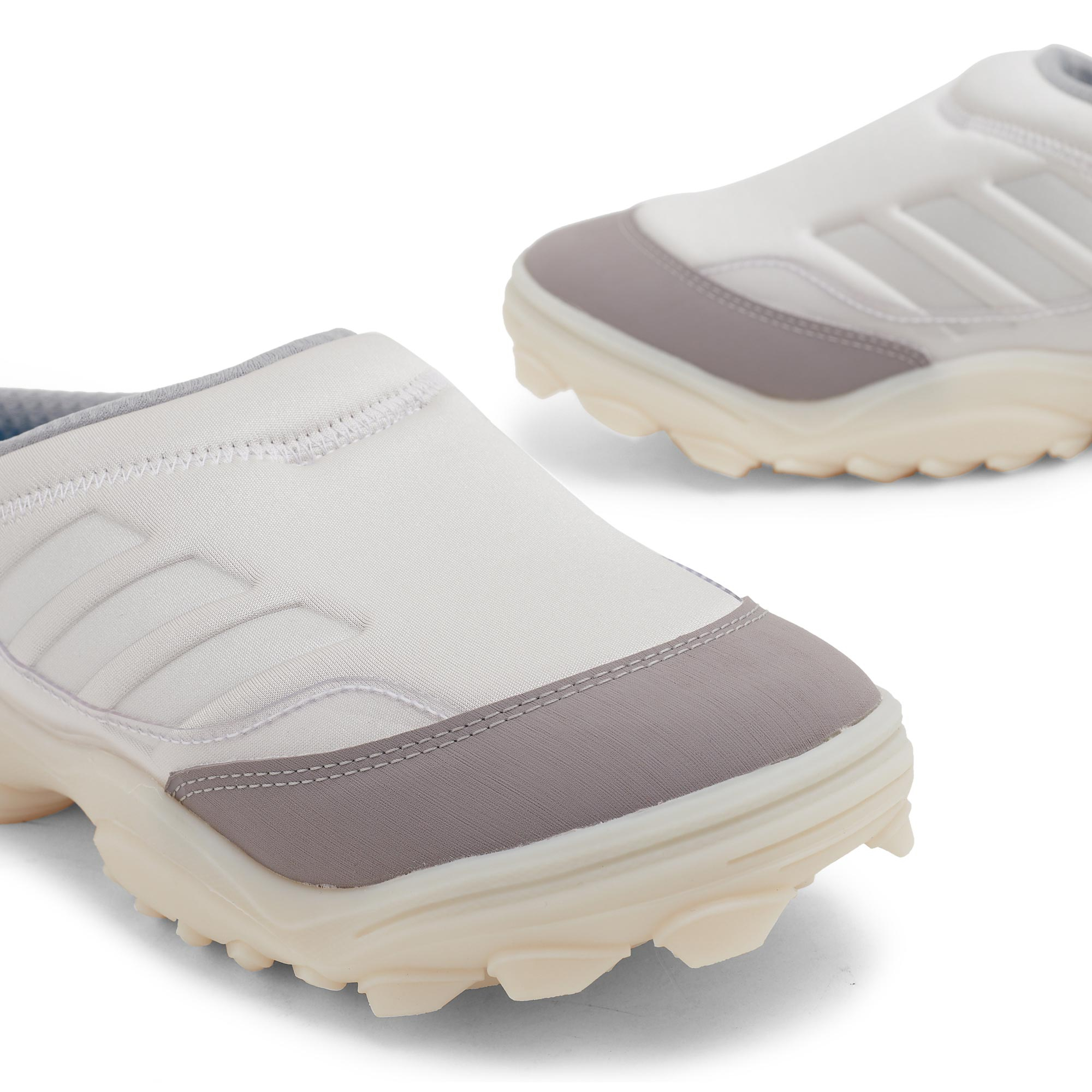 x 032c GSG mules, White