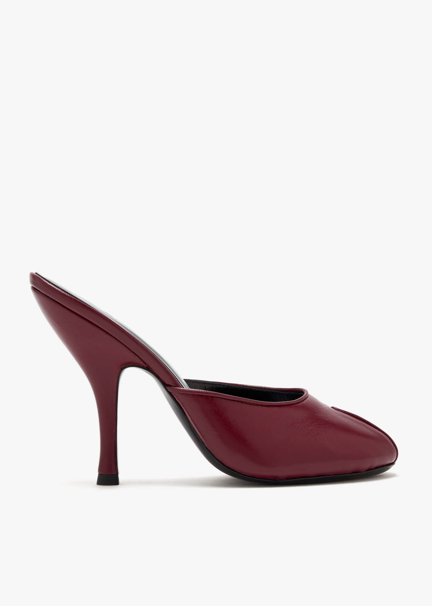Date mules, Burgundy
Date mules, Burgundy
