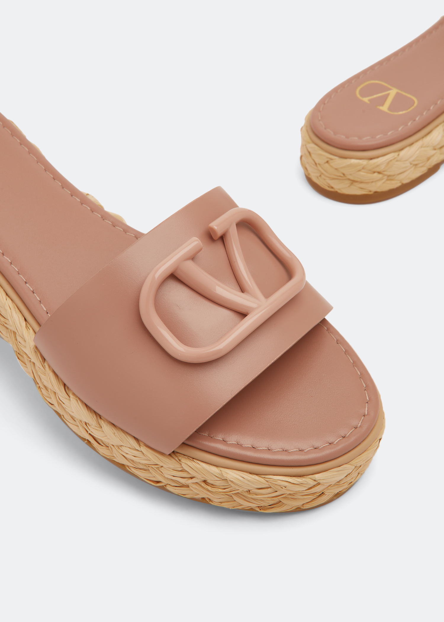 VLogo Signature raffia sandals, Pink