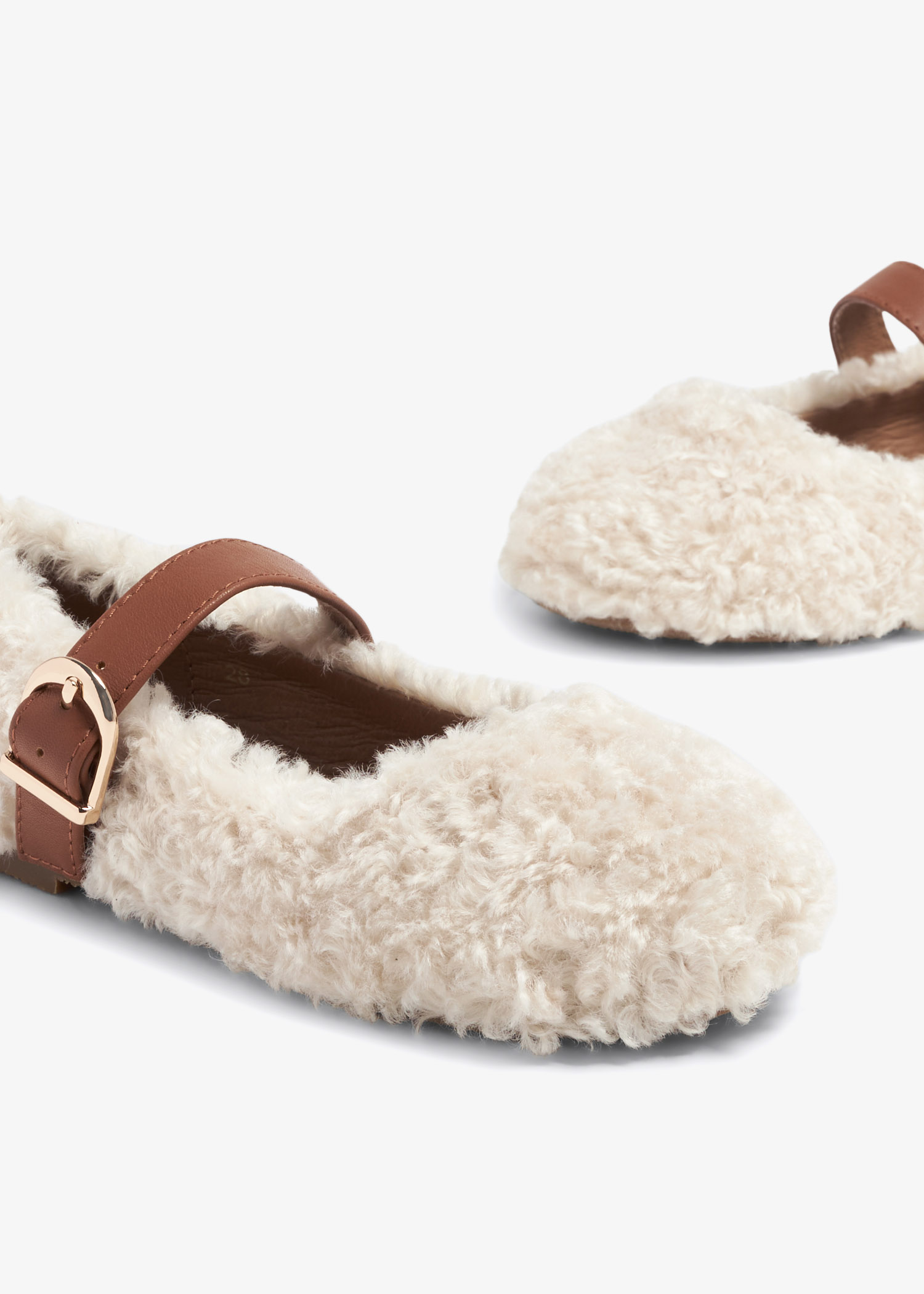 

Buffy ballerinas, White