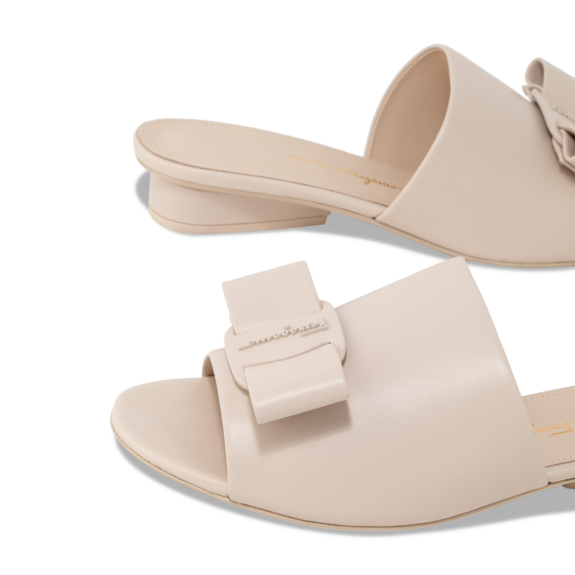 

Valery mules, Neutral