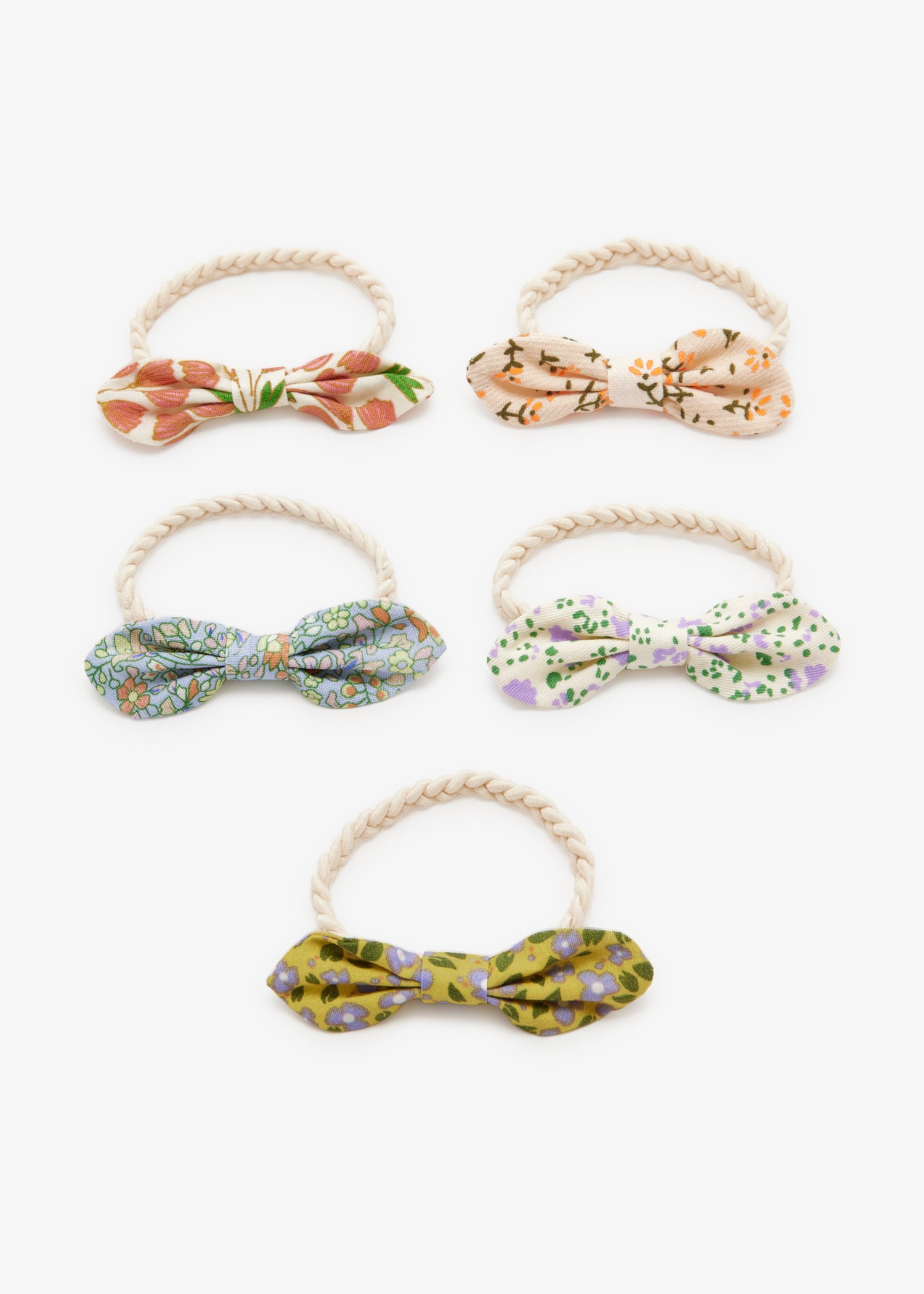 

Flora Bow ponies, Multicolored