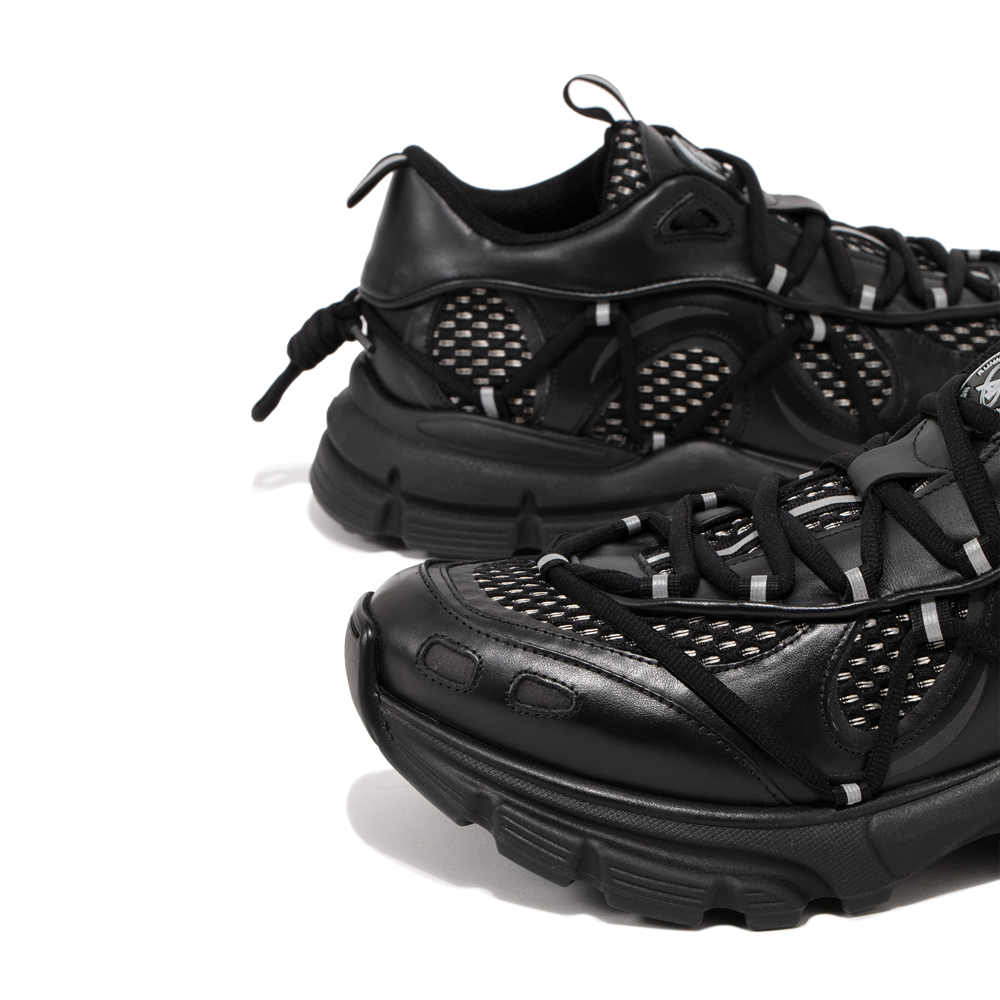 

Marathon sneakers, Black