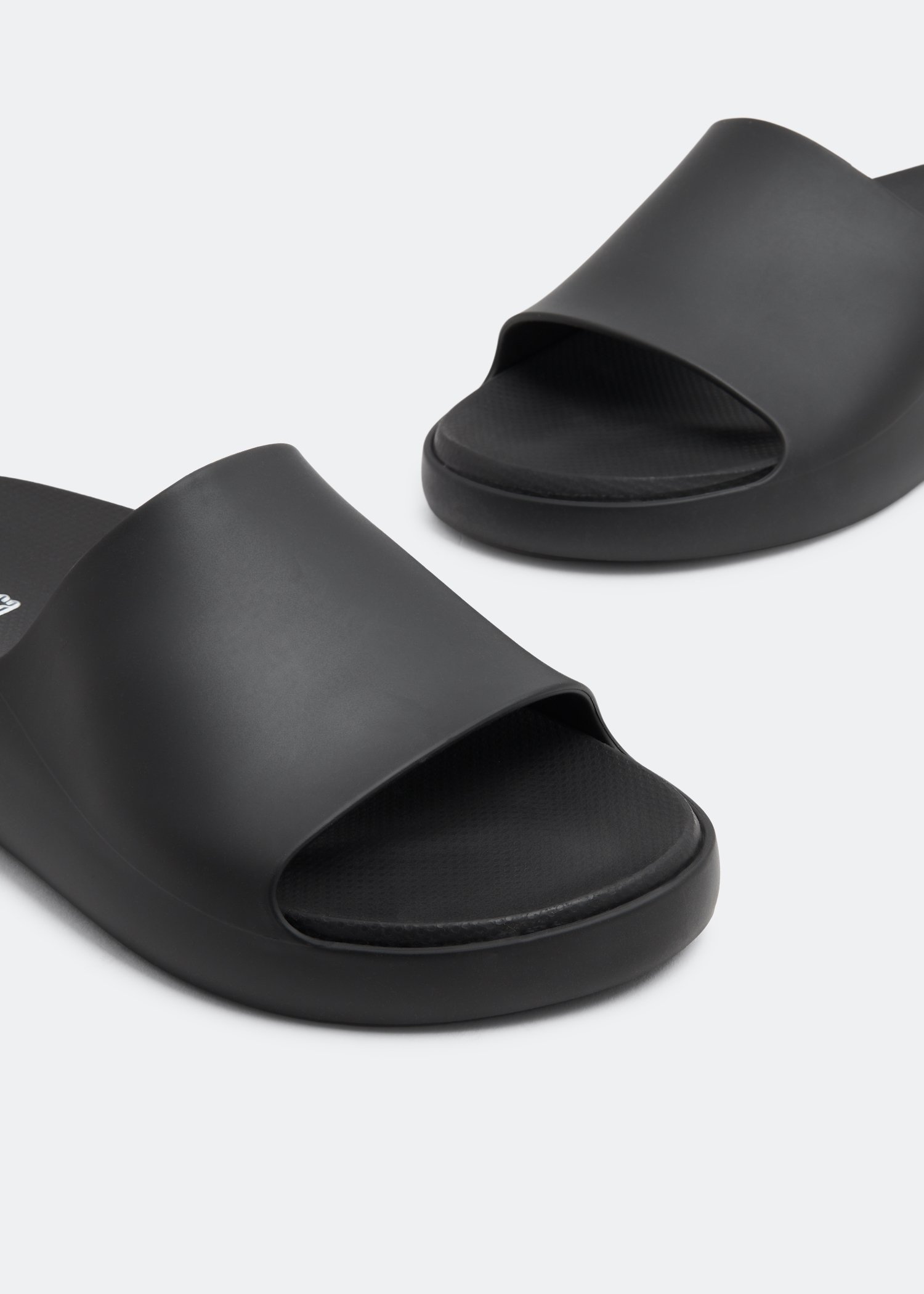 Black rubber slides deals