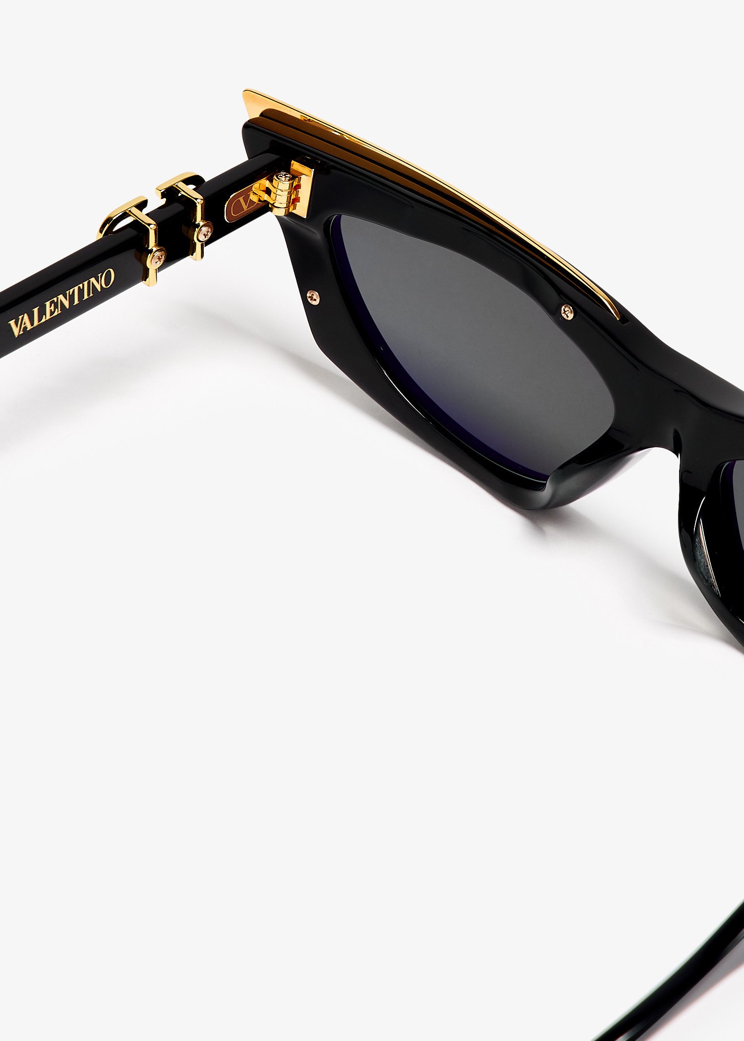 Valentino Garavani V - Goldcut I sunglasses for Women - Black in KSA |  Level Shoes