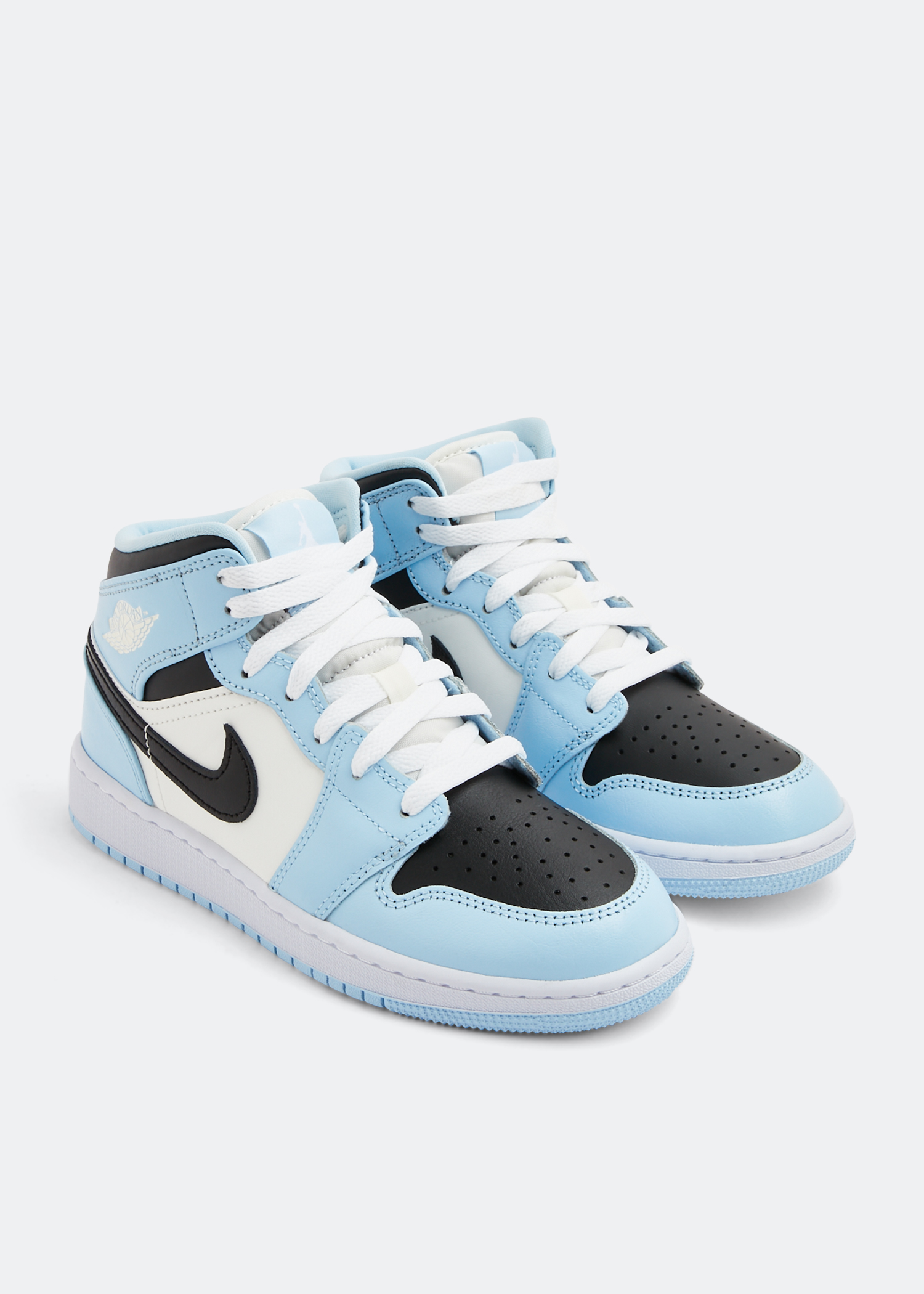 Boys low top jordans shop