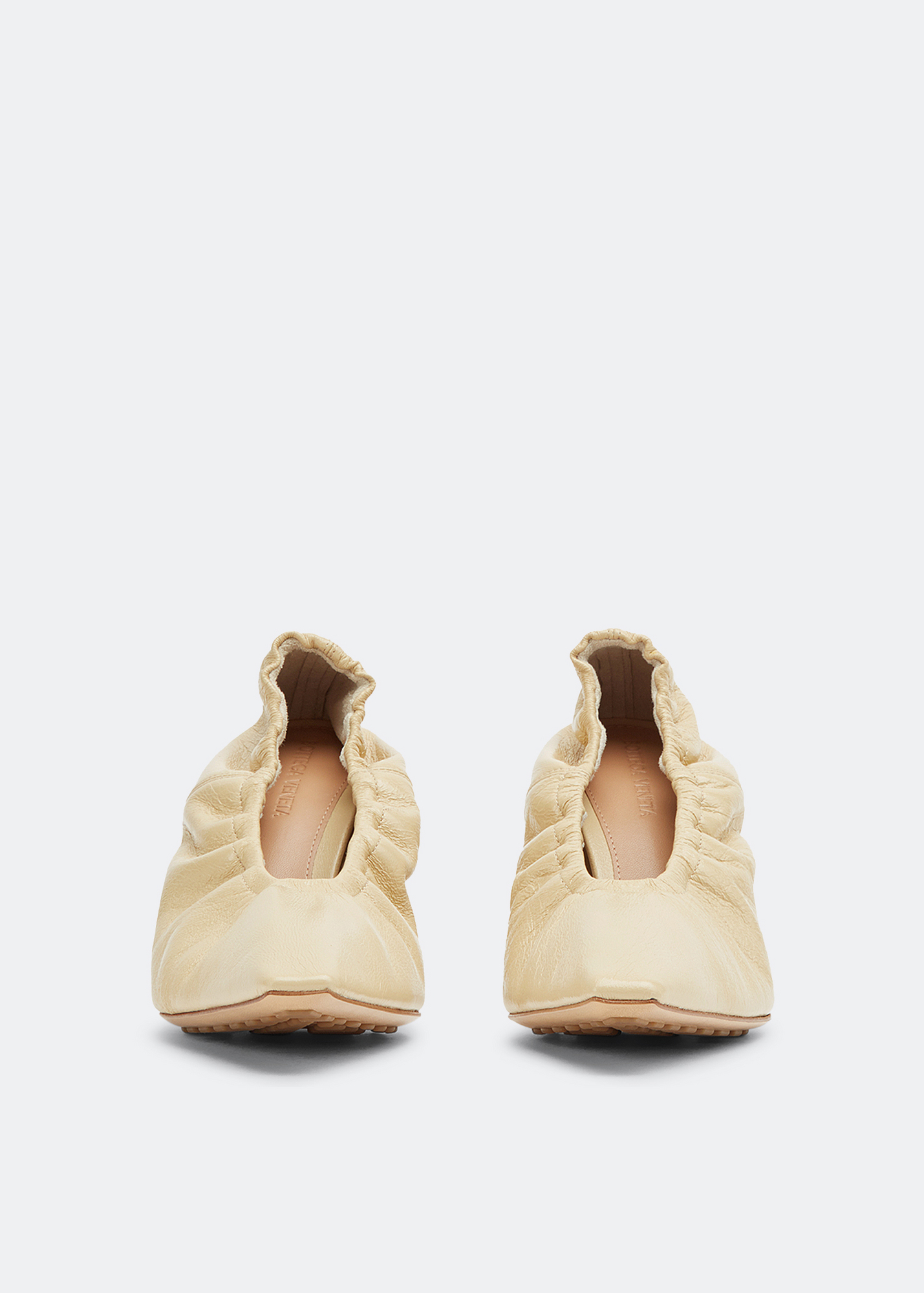 

Almond pumps, Neutral