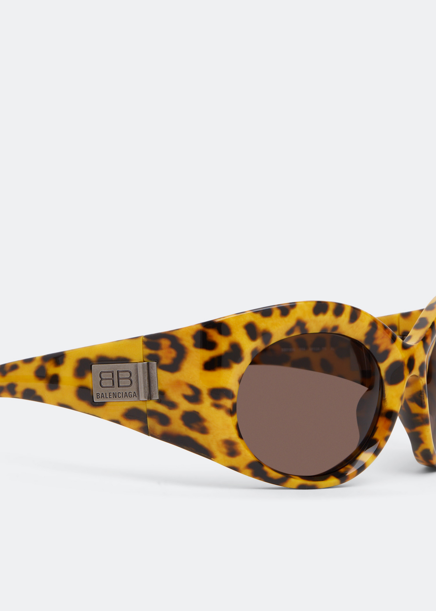 

Bold round sunglasses, Animal print