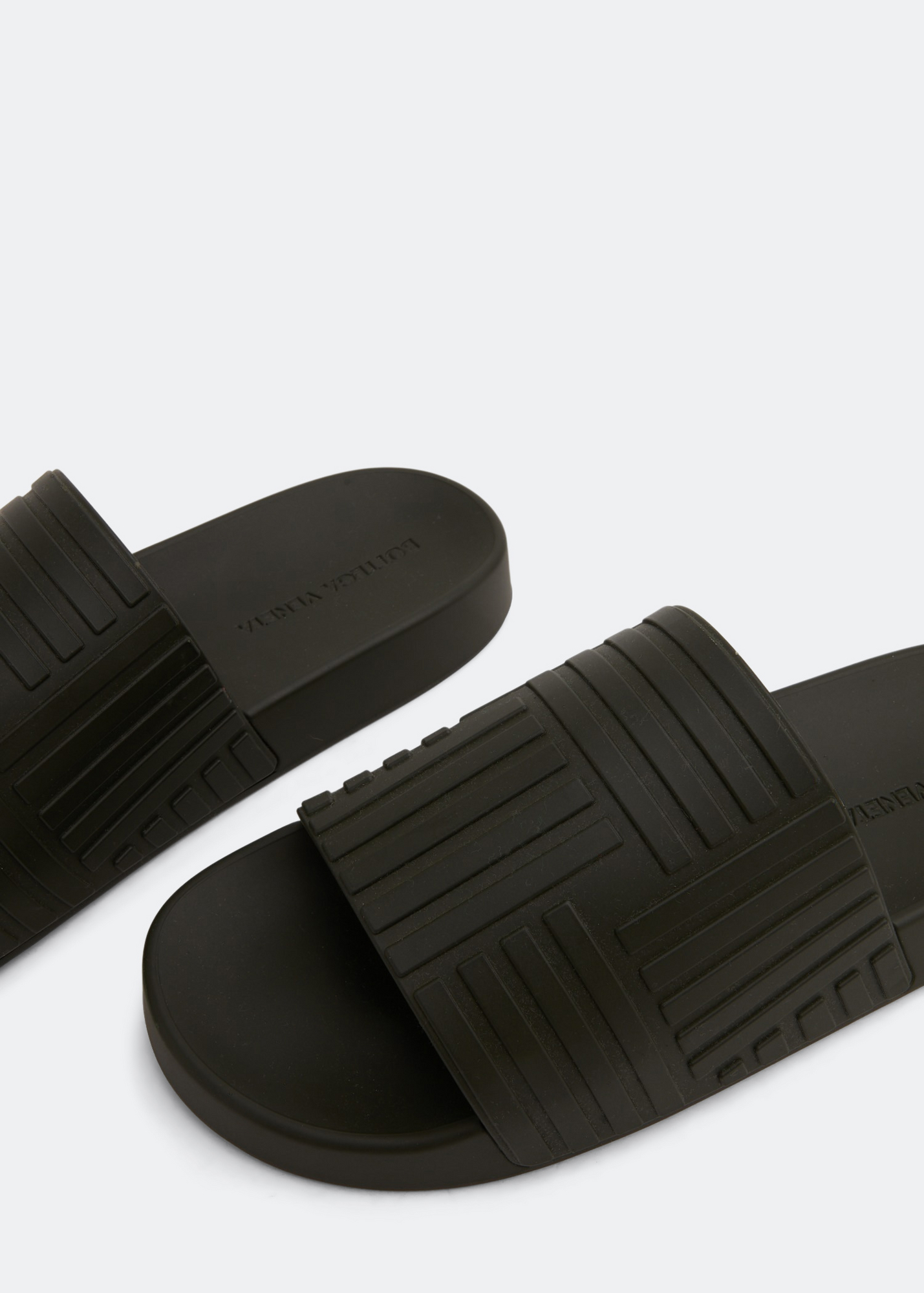 

Resort slides, Black