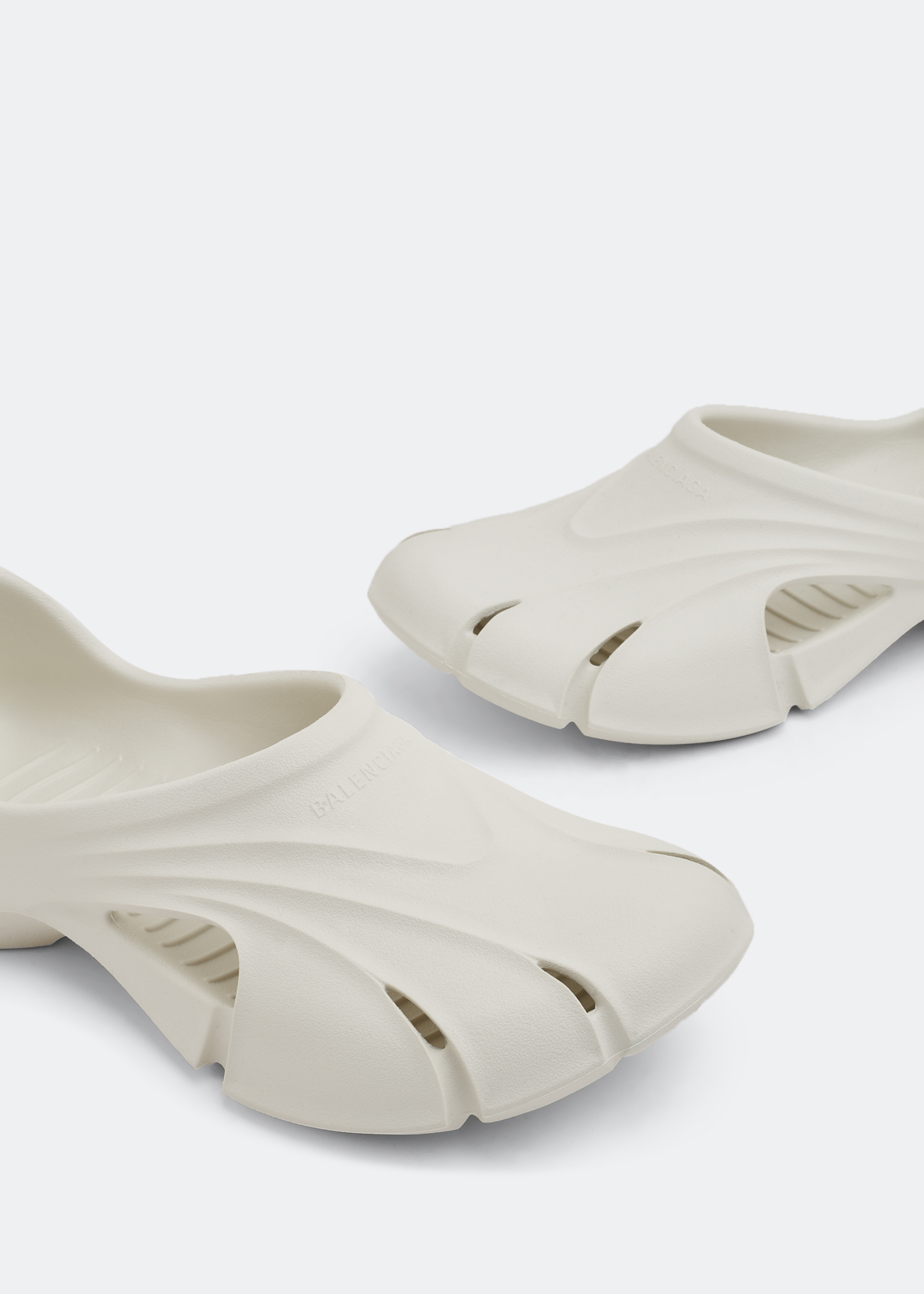 

Mold closed sandals, White