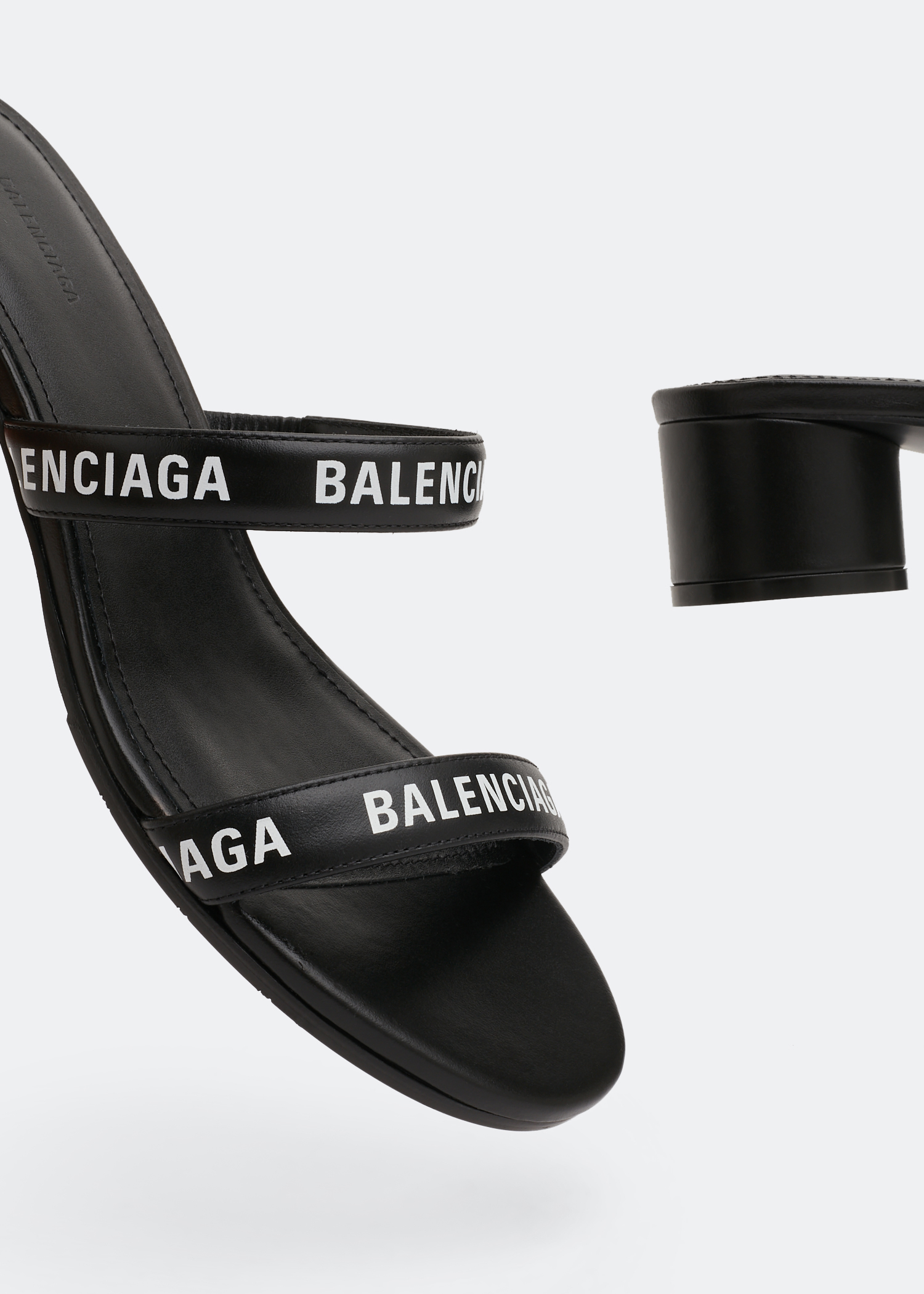 

Round 40 sandals, Black