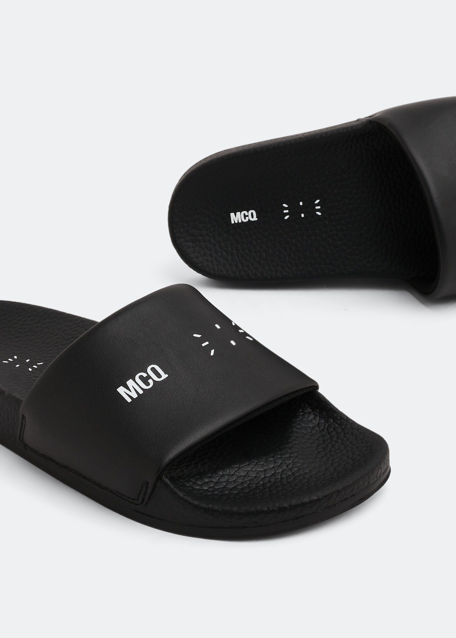 

IC0 pool slides, Black