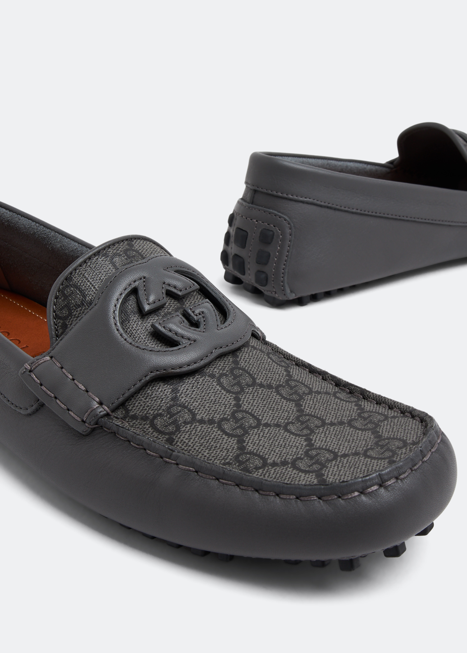 

Interlocking G drivers, Grey