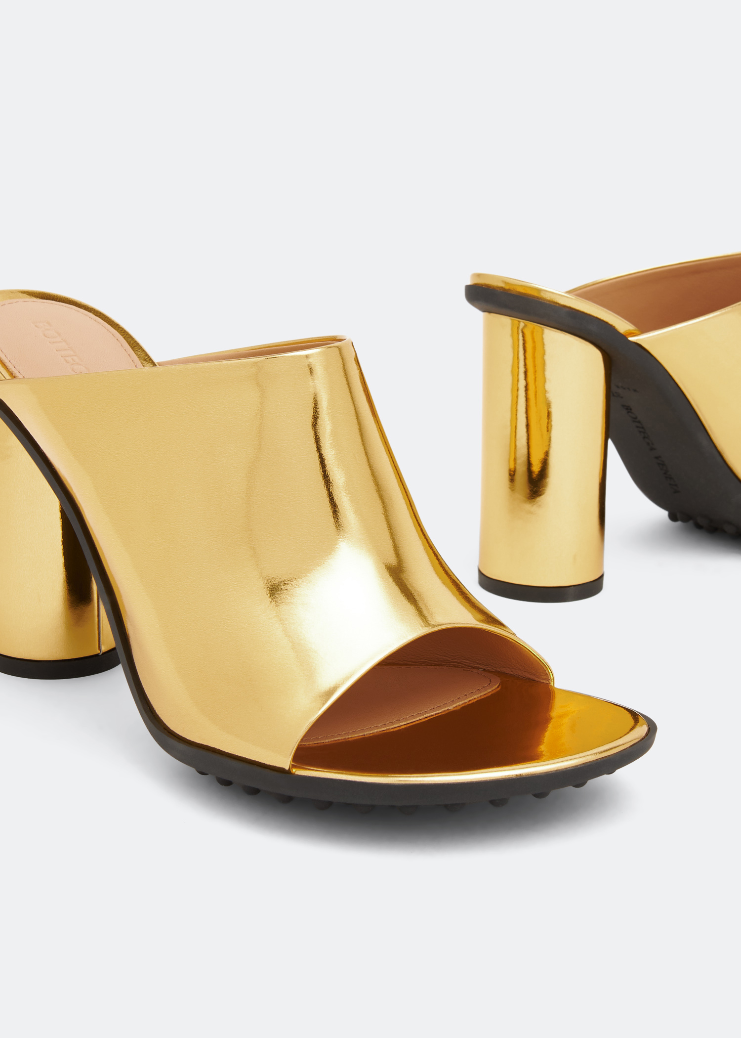 

Atomic mules, Gold