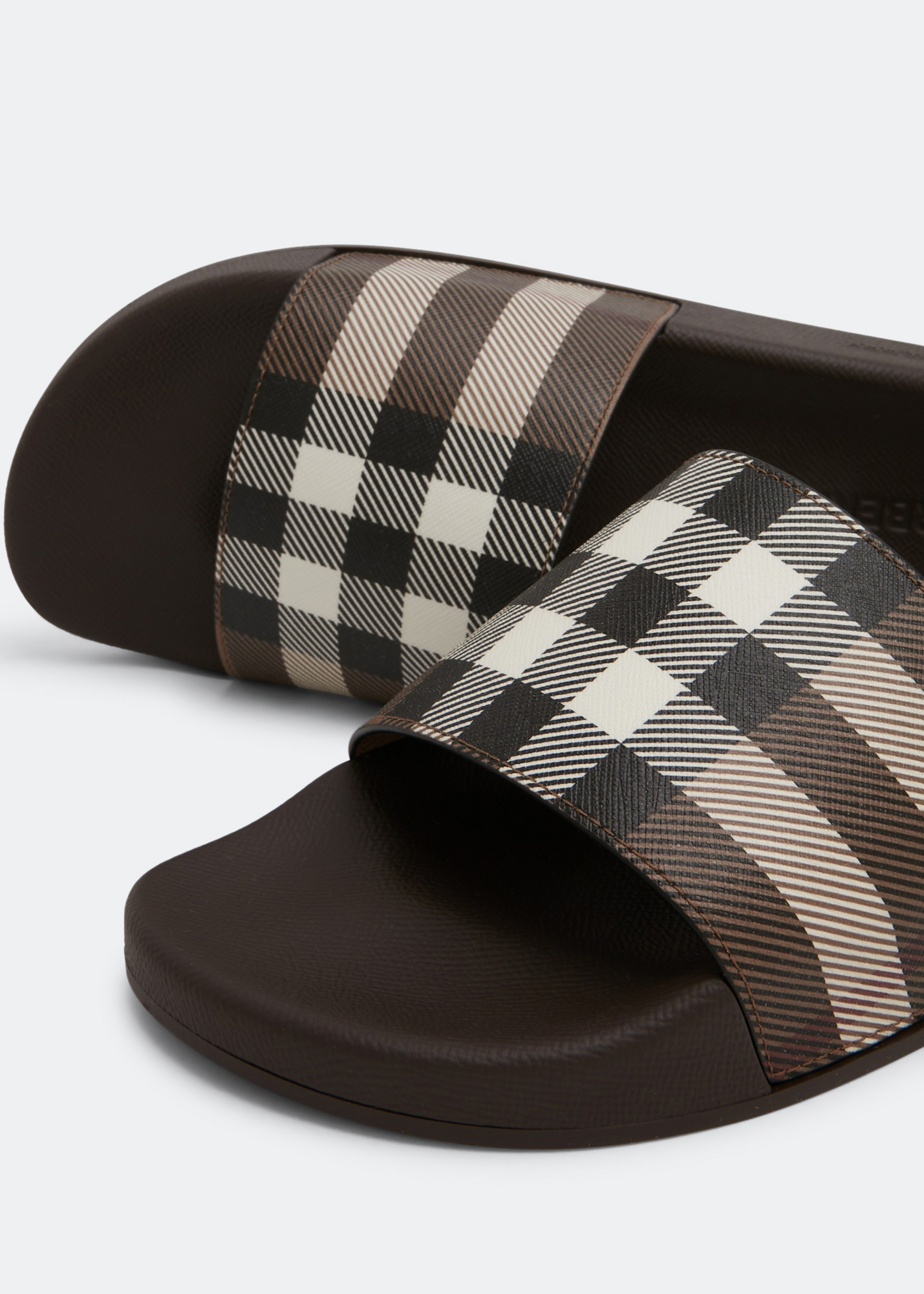 Burberry slides online on feet
