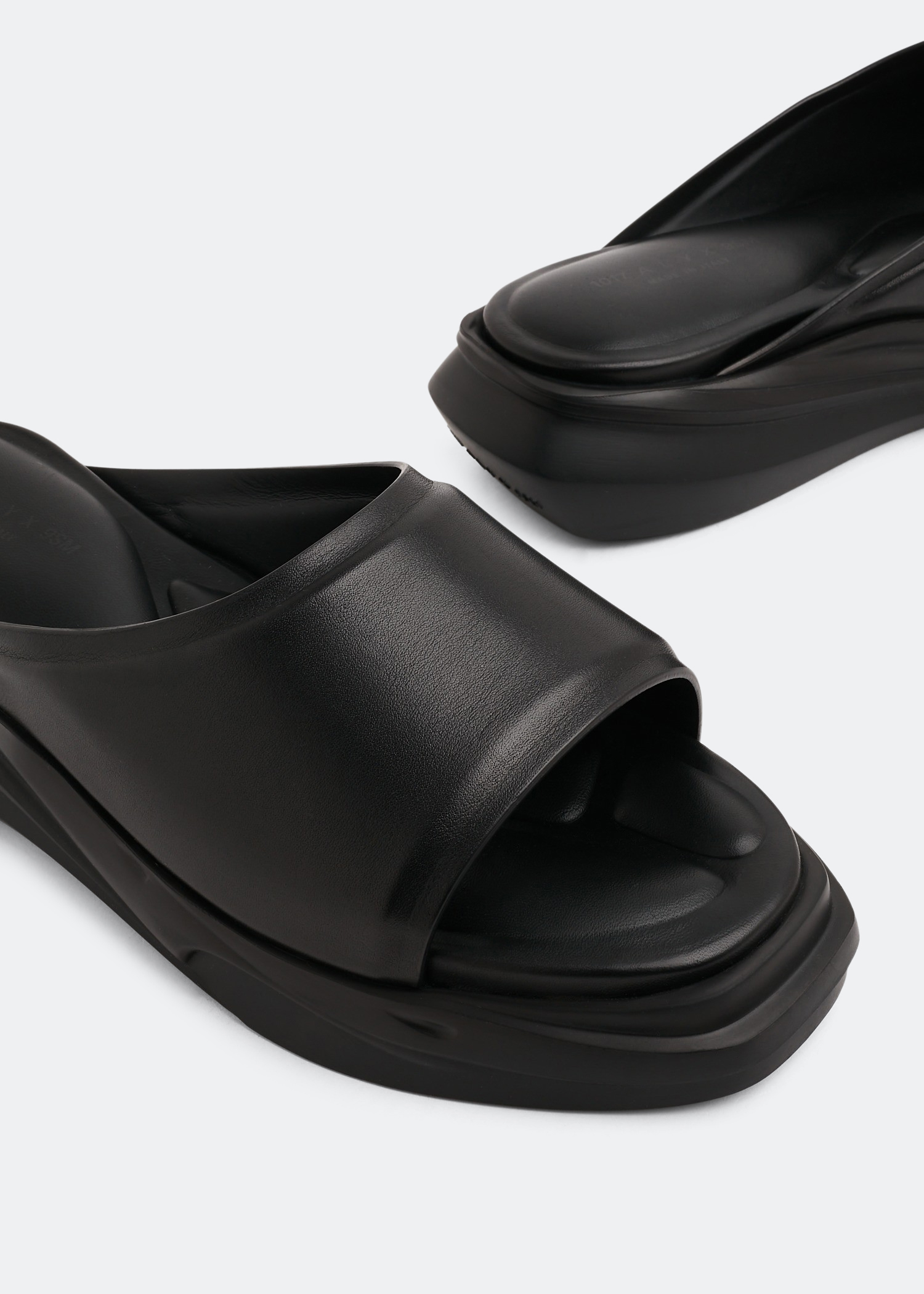 

Mono slides, Black