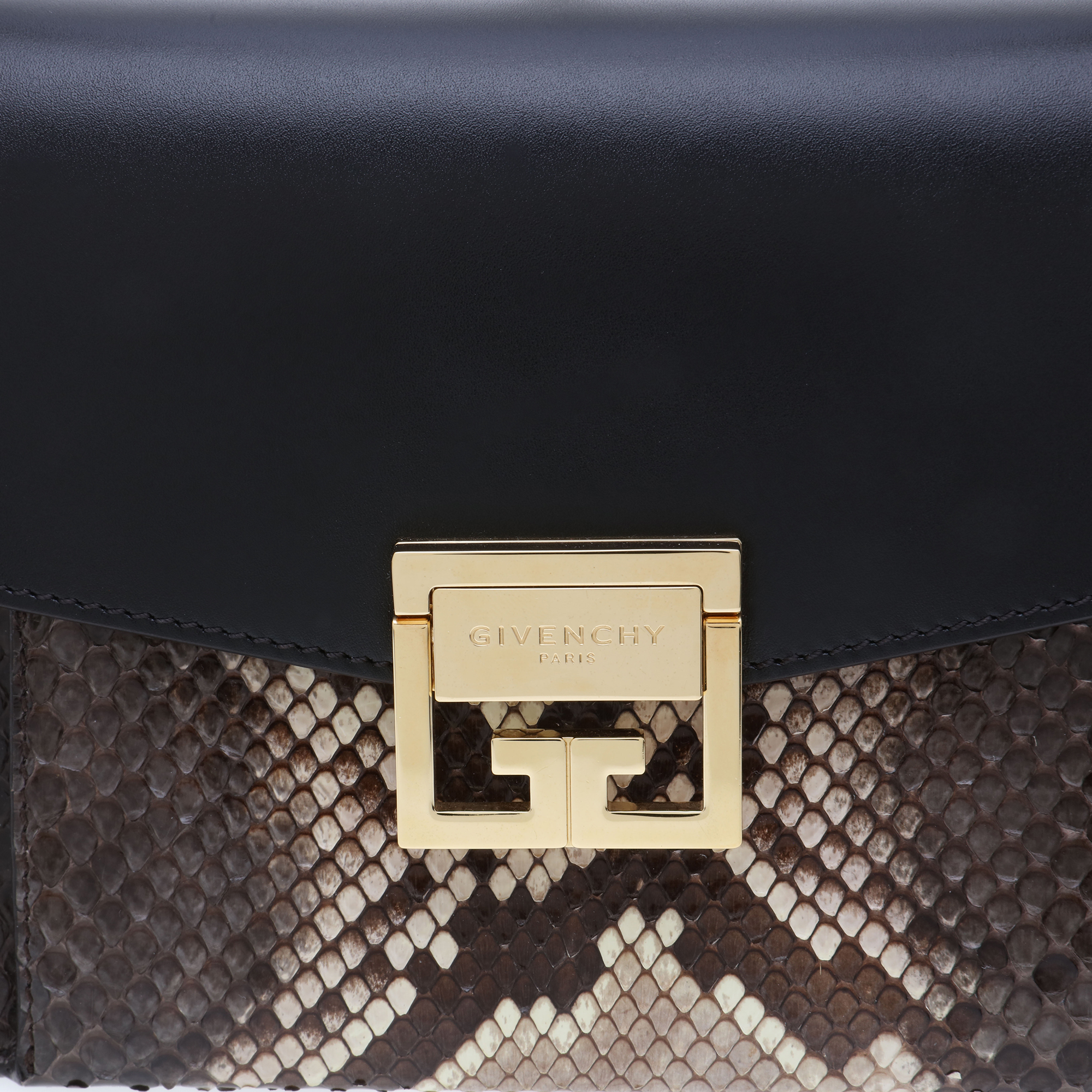 

GV3 small shoulder bag, Black
