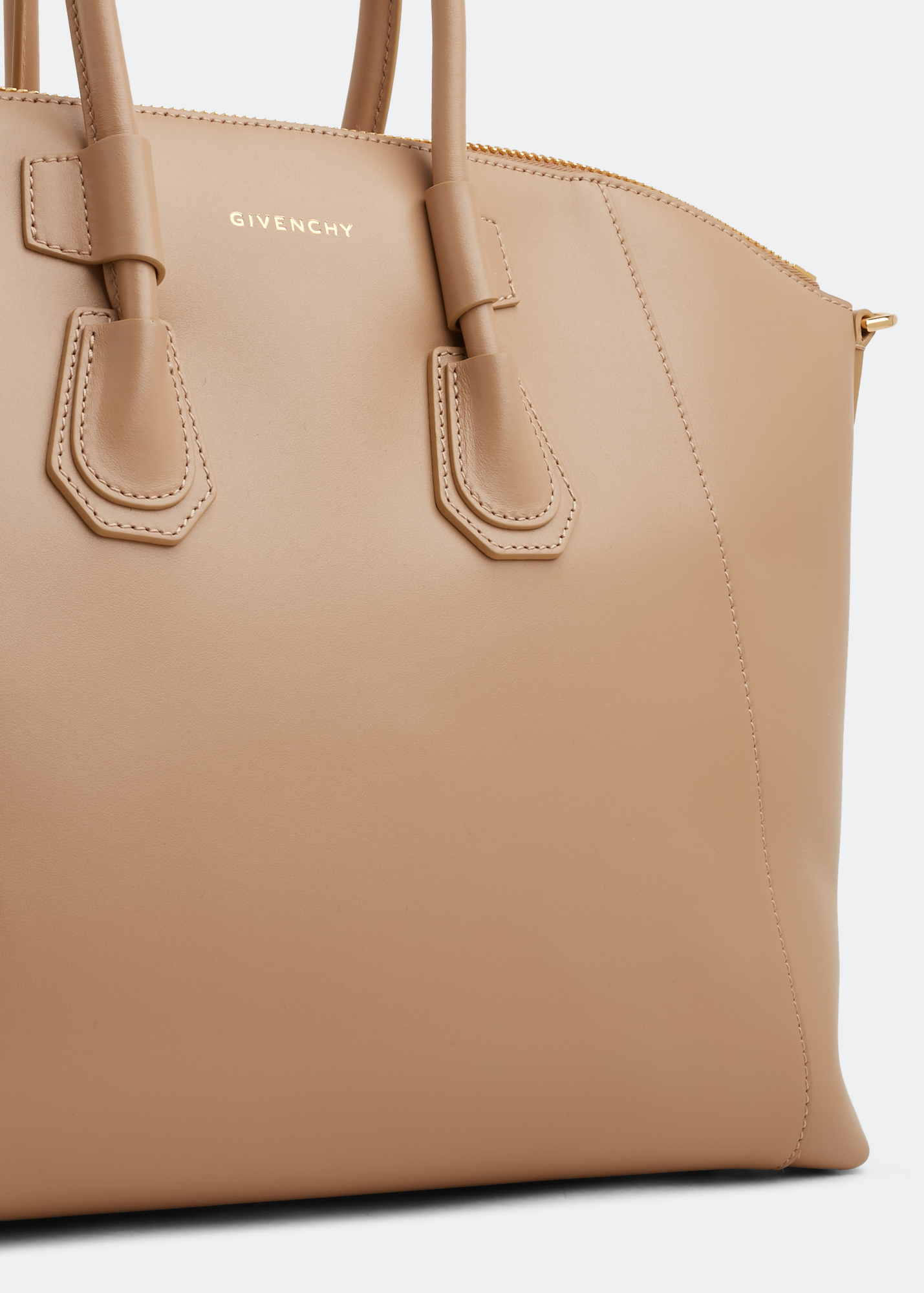 

Antigona small sport bag, Beige