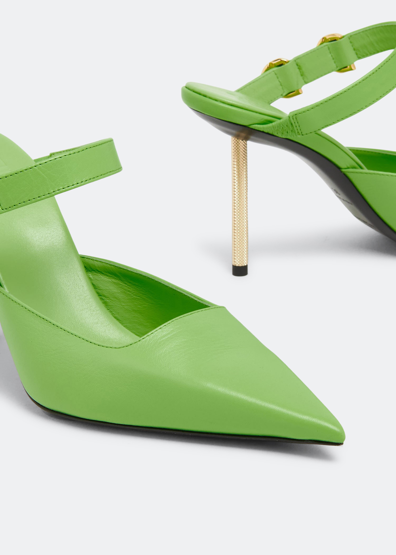 

Voyou mules, Green