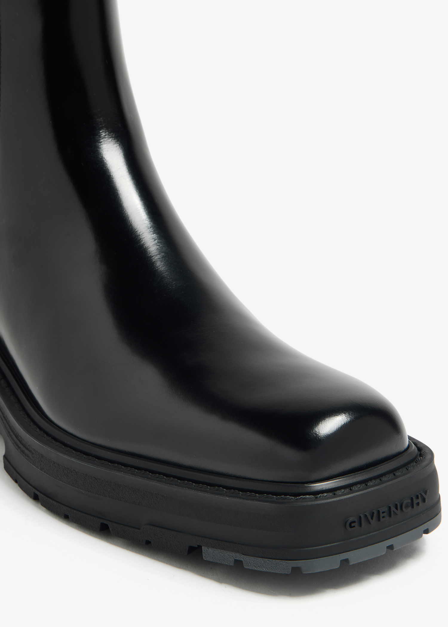 Givenchy Show Chelsea boots for Men - Black in UAE | Level Shoes Givenchy Show Chelsea boots for Men - Black in UAE | Level Shoes