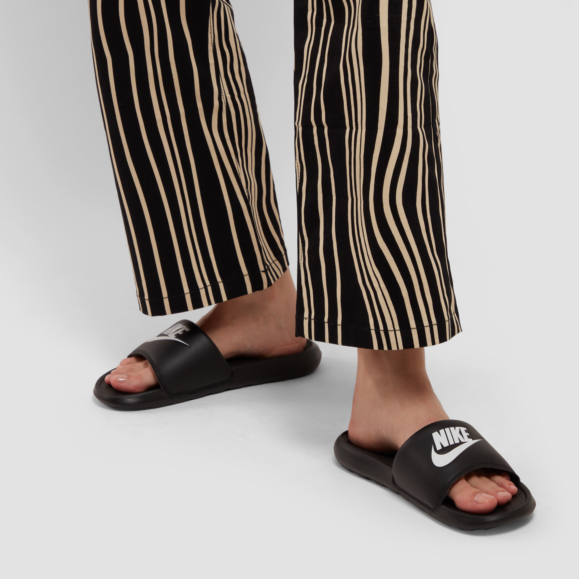 

Victori One slides, Black