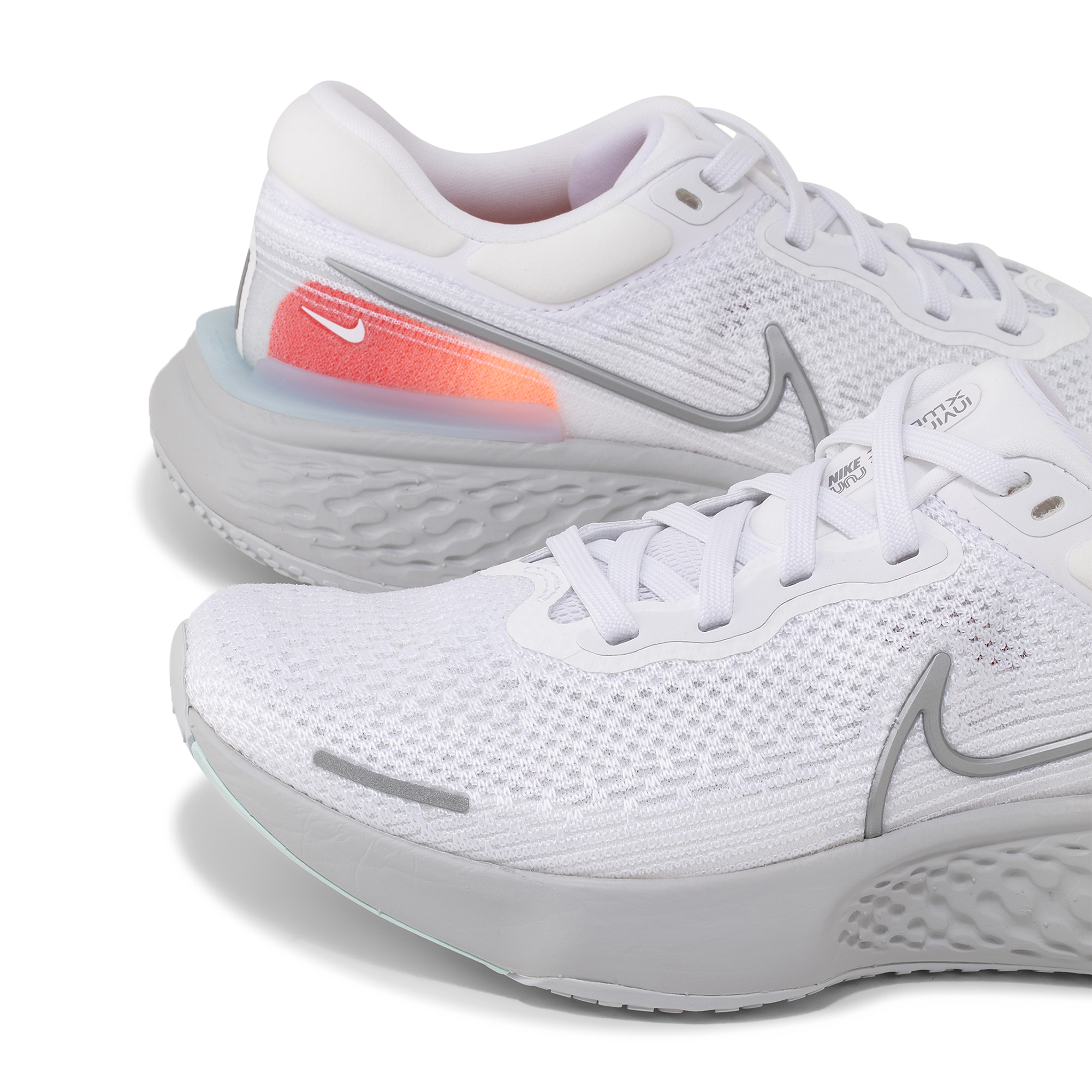 

ZoomX Invincible Run Flyknit sneakers, White