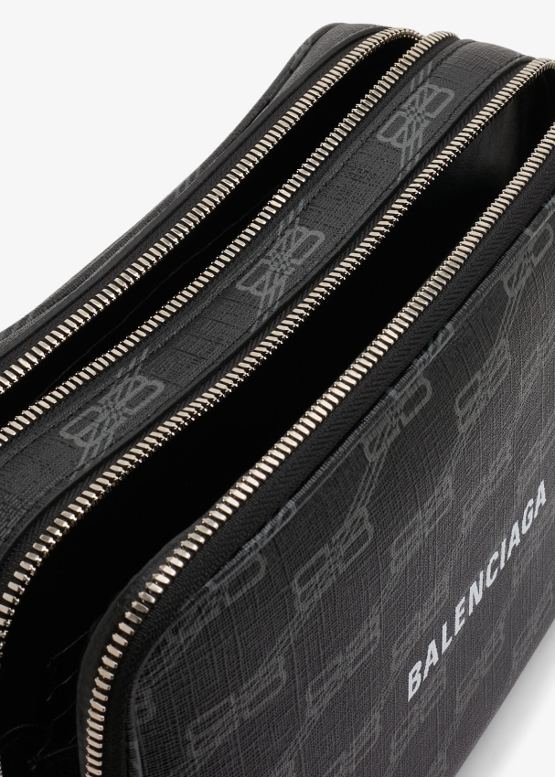 balenciaga everyday pouch