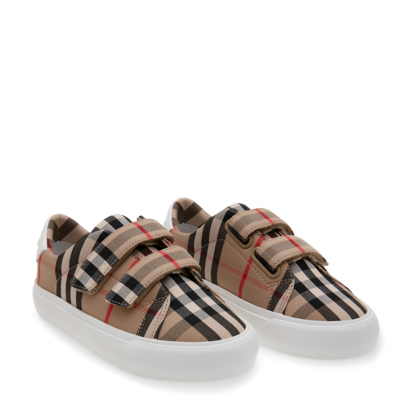 Burberry Mini Markham sneakers for Unisex - Beige in UAE | Level Shoes