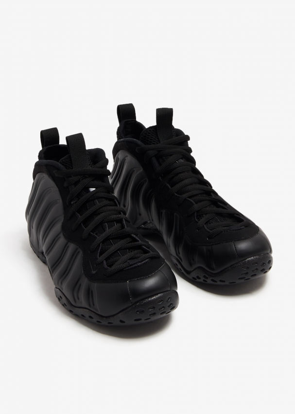 Nike air foamposite triple black hotsell