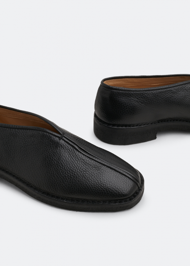 Lemaire Chinese slippers for Men Black in UAE Level Shoes