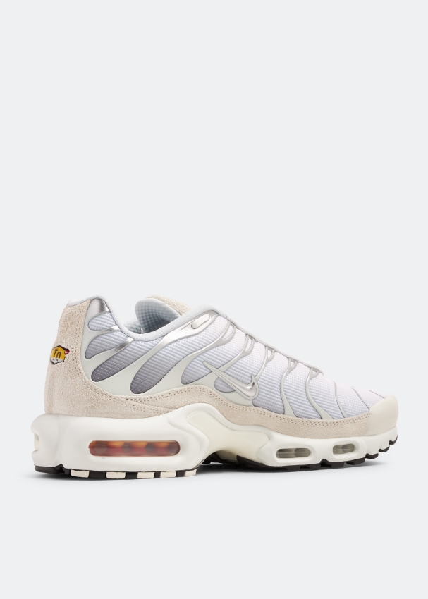 nike air max exosense on feet