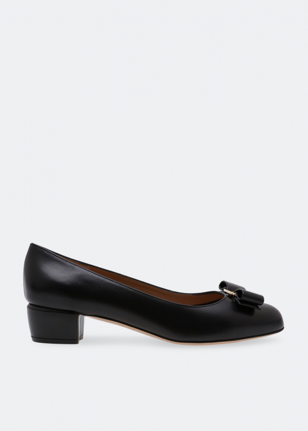 Ferragamo Vara bow pumps for Women - Black in UAE