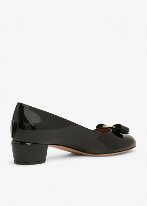 Ferragamo Vara bow pumps for Women - Black in UAE