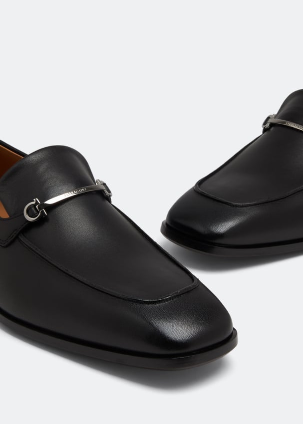 Ferragamo Fedro loafers for Men - Black in UAE