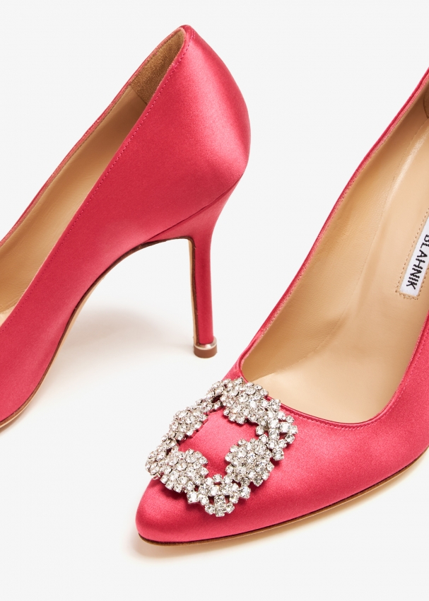 Pink manolo blahnik hangisi deals