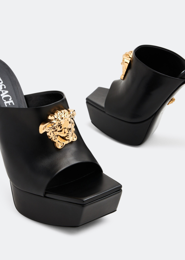 Gianni Versace T 37 Black Leather Mules