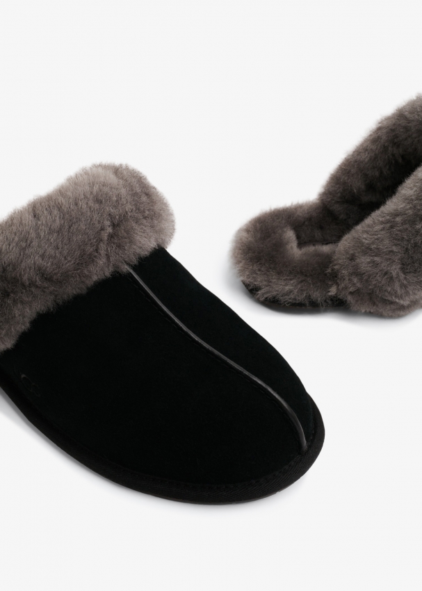 Ugg Scuffette II slippers for Women Black in UAE Level Shoes