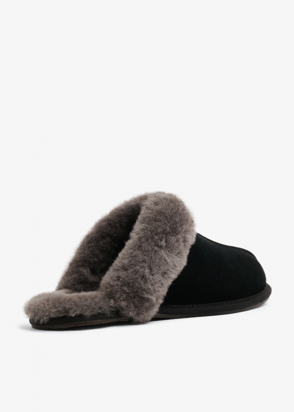 Ugg Scuffette II slippers for Women Black in UAE Level Shoes