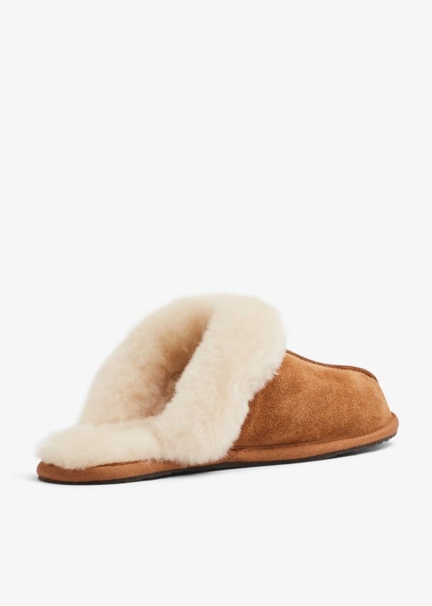 Ugg little burgundy top