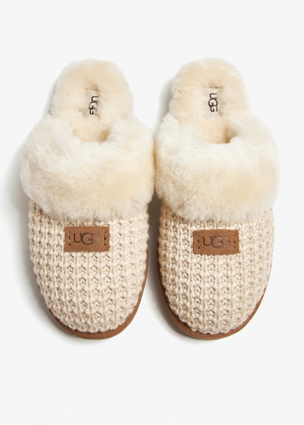 Ugg cozy slippers size 4 2025