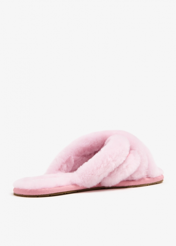 Ugg fluffy deals slippers