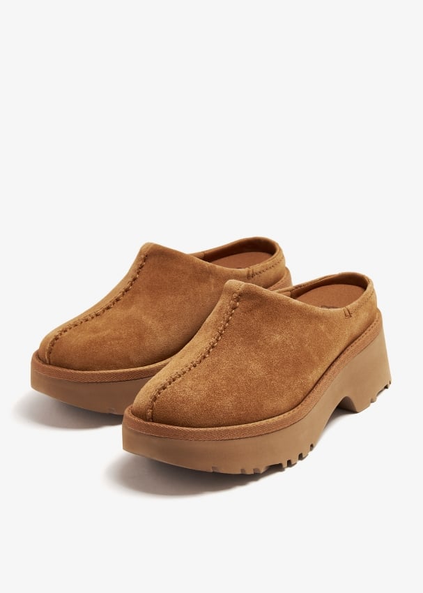 Tan suede shop clogs