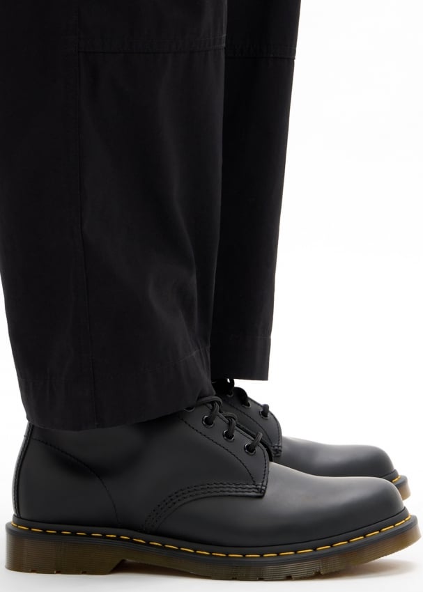 Men wearing dr martens boots online