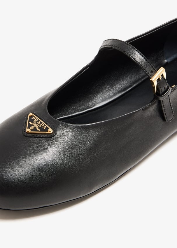 Shop Flats for Women in UAE Level Shoes