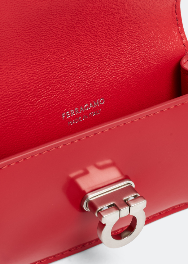 Boxzy ferragamo shop