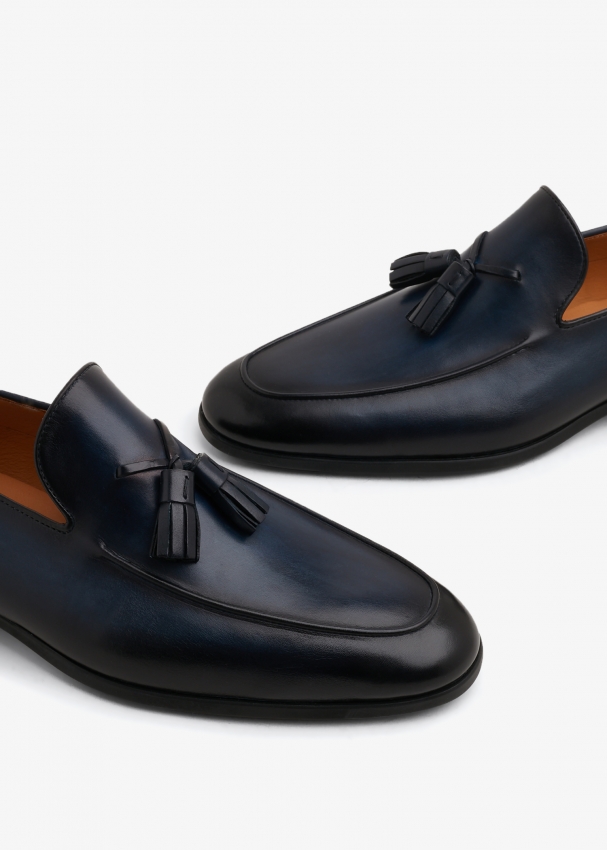 Magnanni Leather loafers for Men Blue in UAE Level Shoes