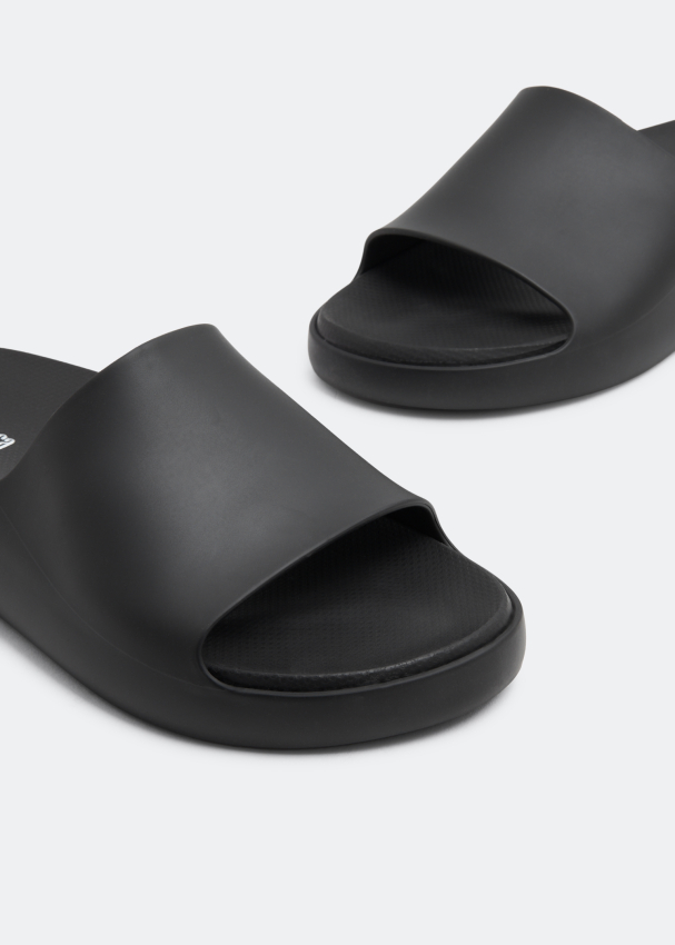 Plain sales rubber slides