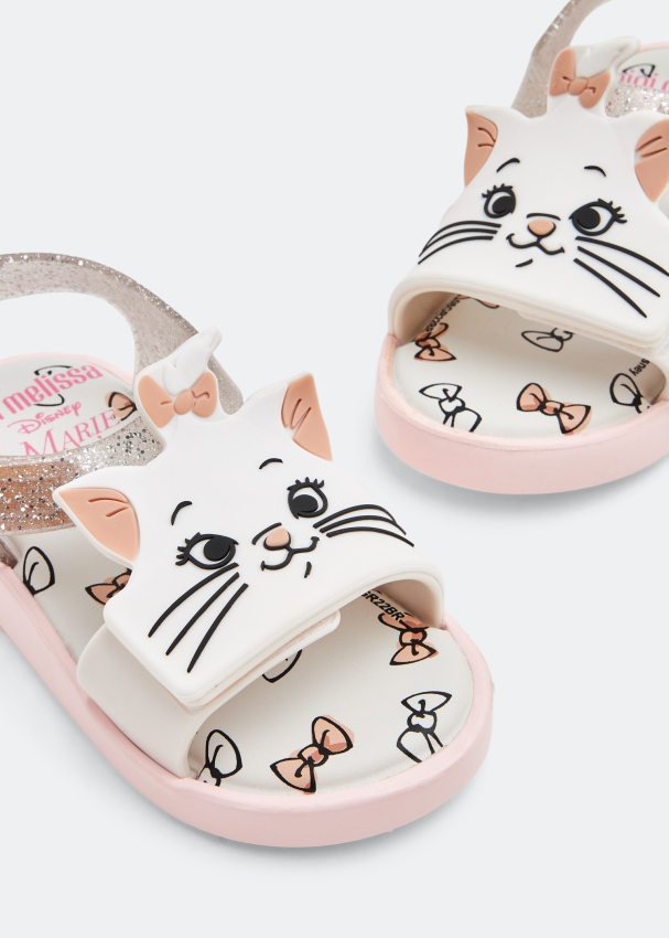 Sandals best sale for cats