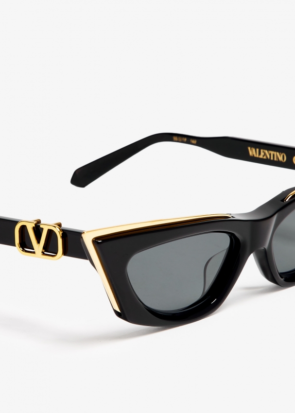 Valentino Garavani V - Goldcut I sunglasses for Women - Black in KSA |  Level Shoes