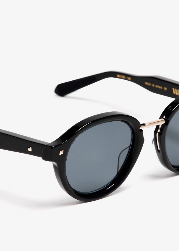 Valentino Garavani V - Goldcut I sunglasses for Women - Black in KSA |  Level Shoes
